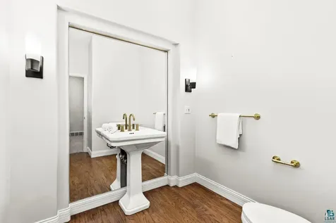 2906 W 15th Street Duluth MN 55806