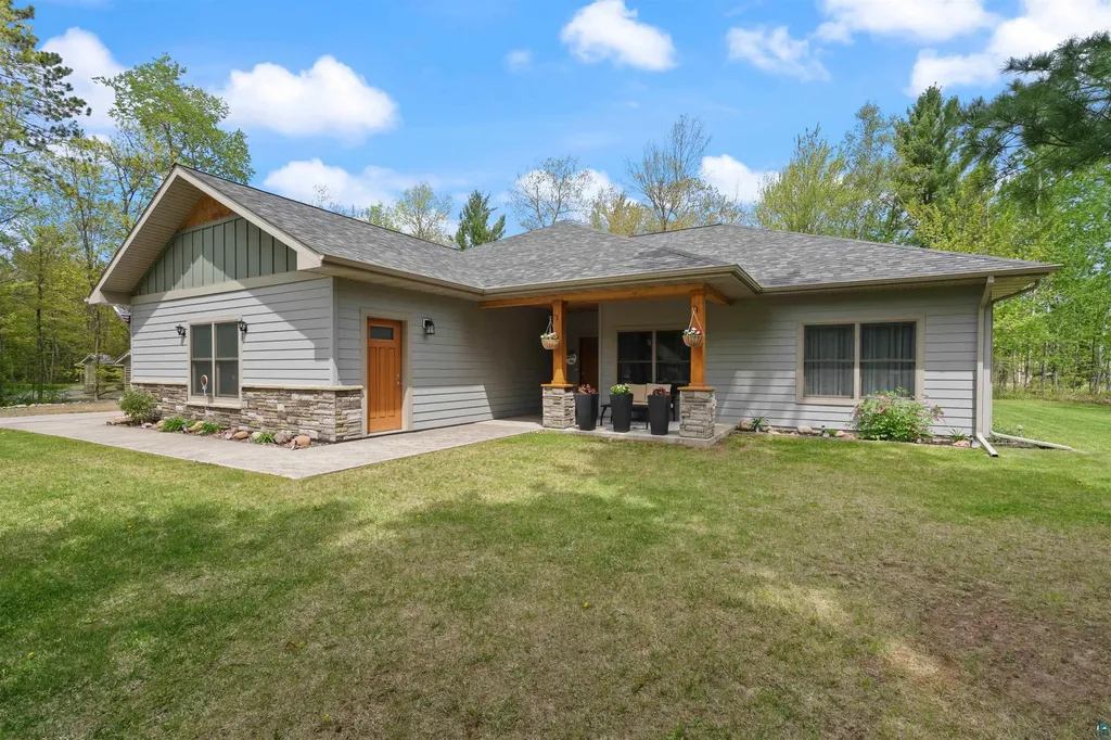 1105 W Taylor Avenue Cloquet MN 55720