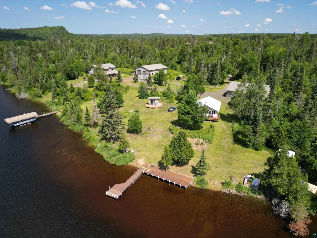 1339 Tom Lake Road Hovland MN 55606