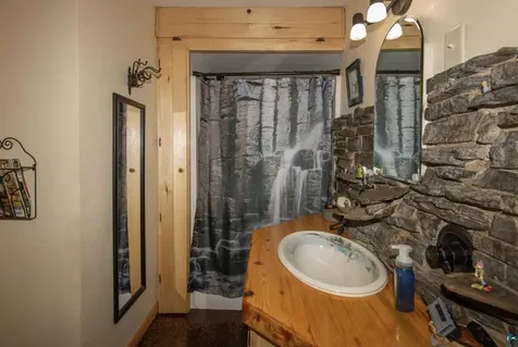 1339 Tom Lake Road Hovland MN 55606