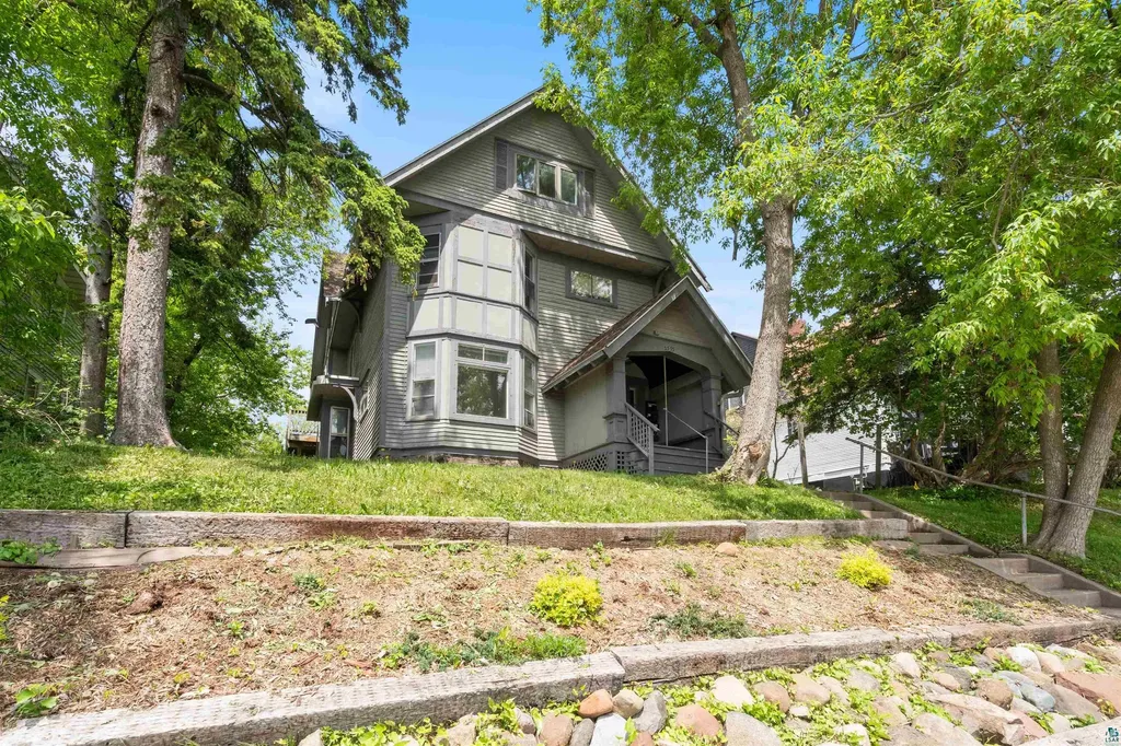 1511 E 4th Street Duluth MN 55812