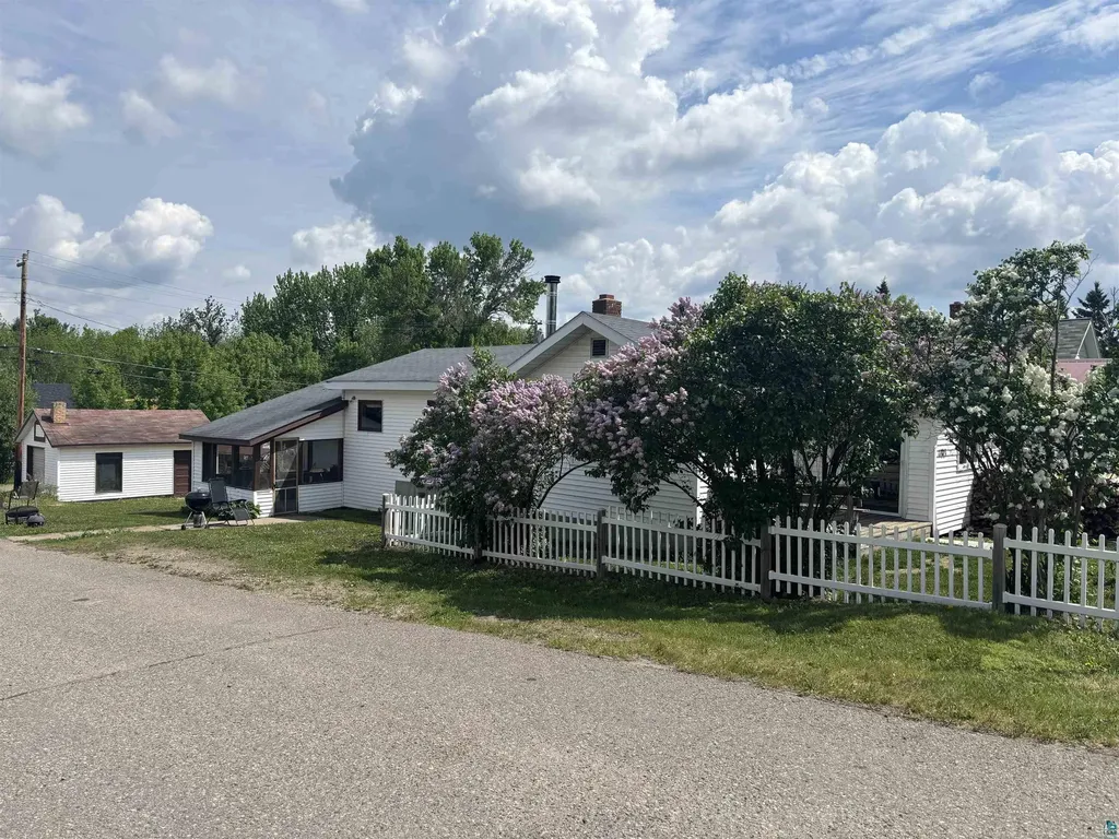 1103 E Washington Street Ely MN 55731