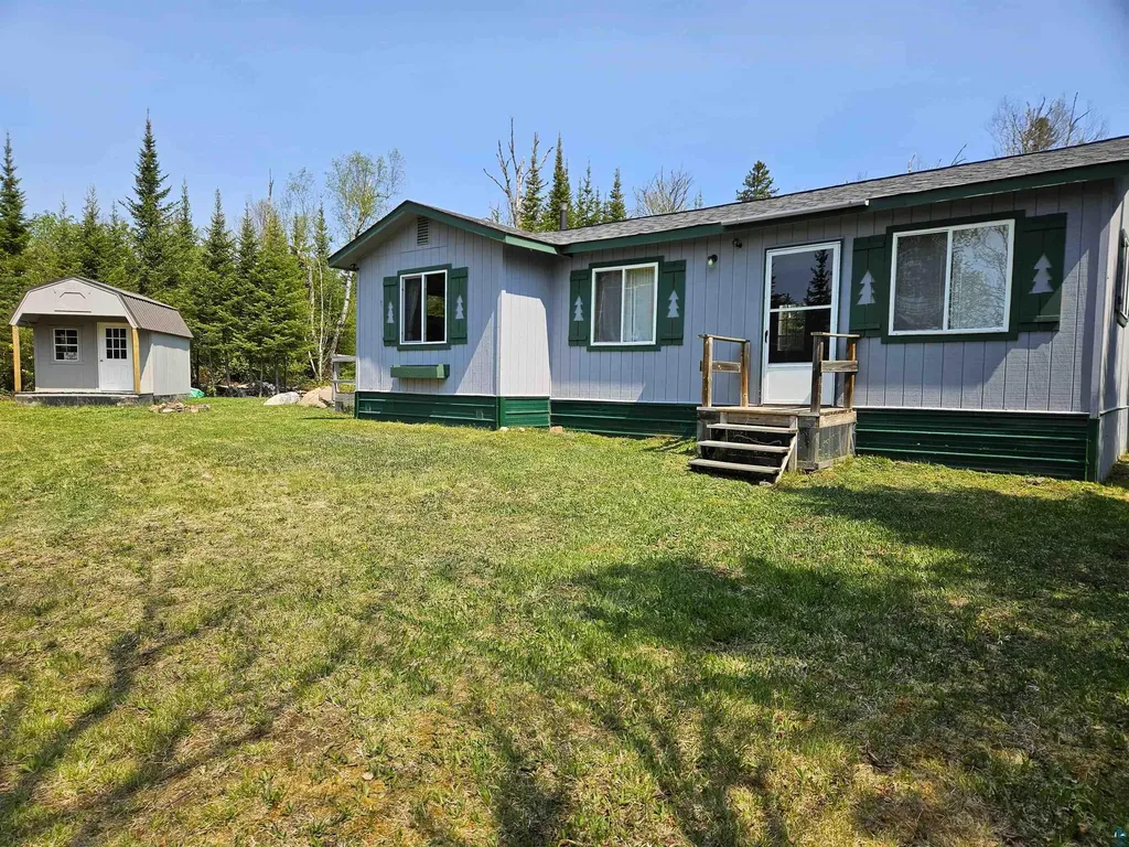 1268 Tom Lake Road Hovland MN 55606