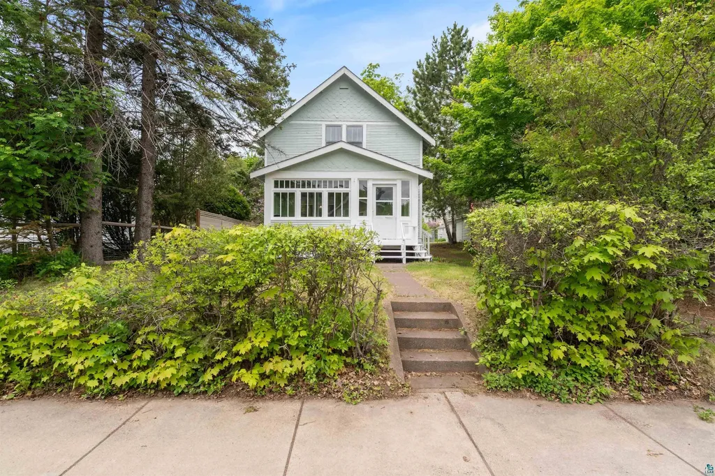 1515 N 8th Avenue E Duluth MN 55805