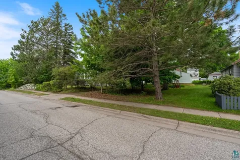 1515 N 8th Avenue E Duluth MN 55805