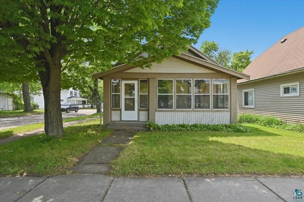 612 Carlton Avenue Cloquet MN 55720