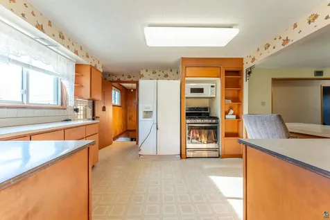 1419 E Chapman Street Ely MN 55731