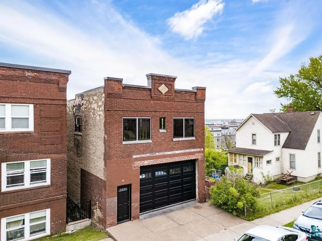 24 W 5th Street Duluth MN 55806