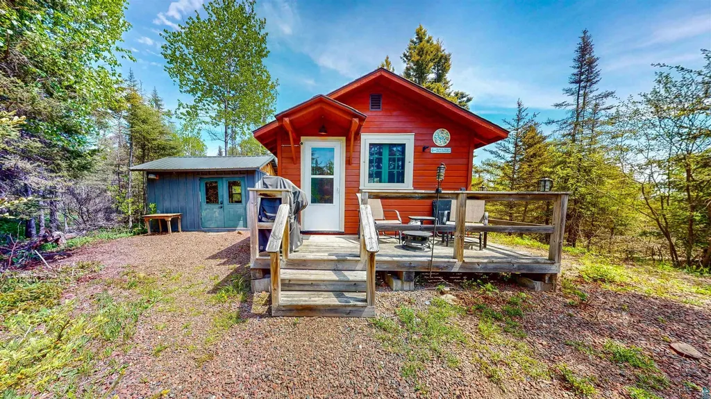 4635 Highway 61 E Hovland MN 55604