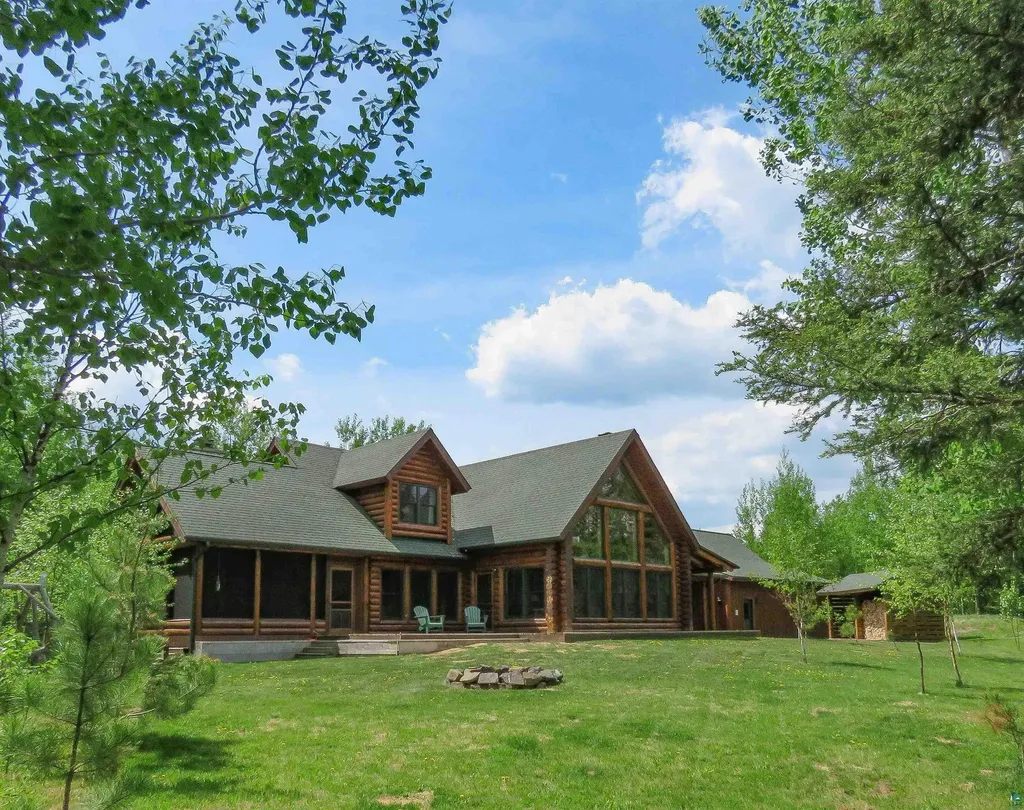 48 Wolf Point Trail Grand Marais MN 55604