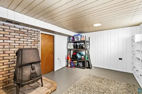 4025 Gladstone Street Duluth MN 55804