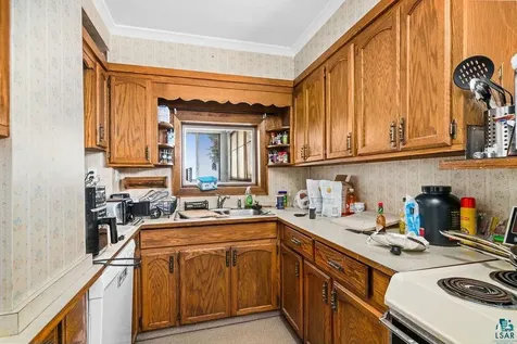 1027 E 9th Street Duluth MN 55805