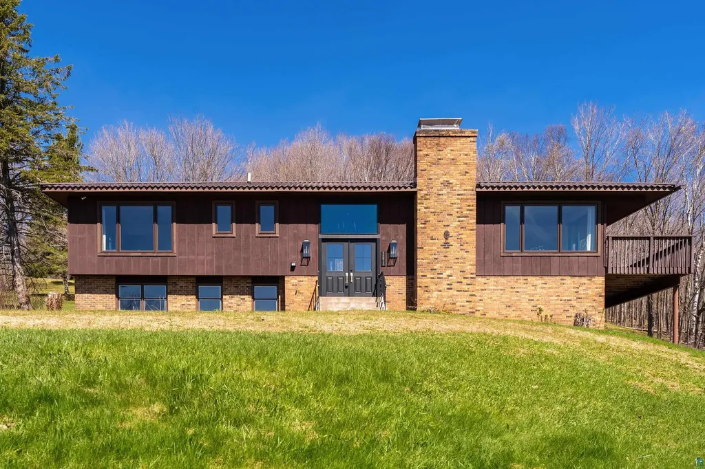 3273 Strand Road Duluth MN 55803
