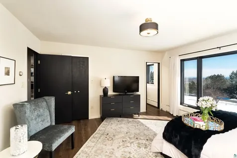 3273 Strand Road Duluth MN 55803