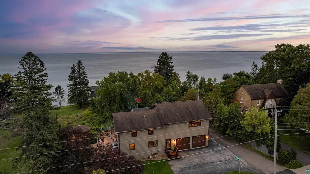 4 Lakeside Court Duluth MN 55804