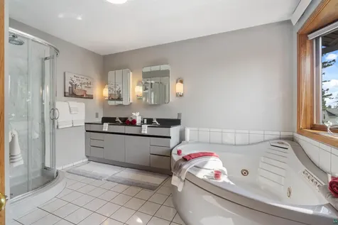 4 Lakeside Court Duluth MN 55804