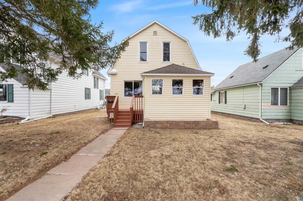 1522 E 4th Street Superior WI 54880