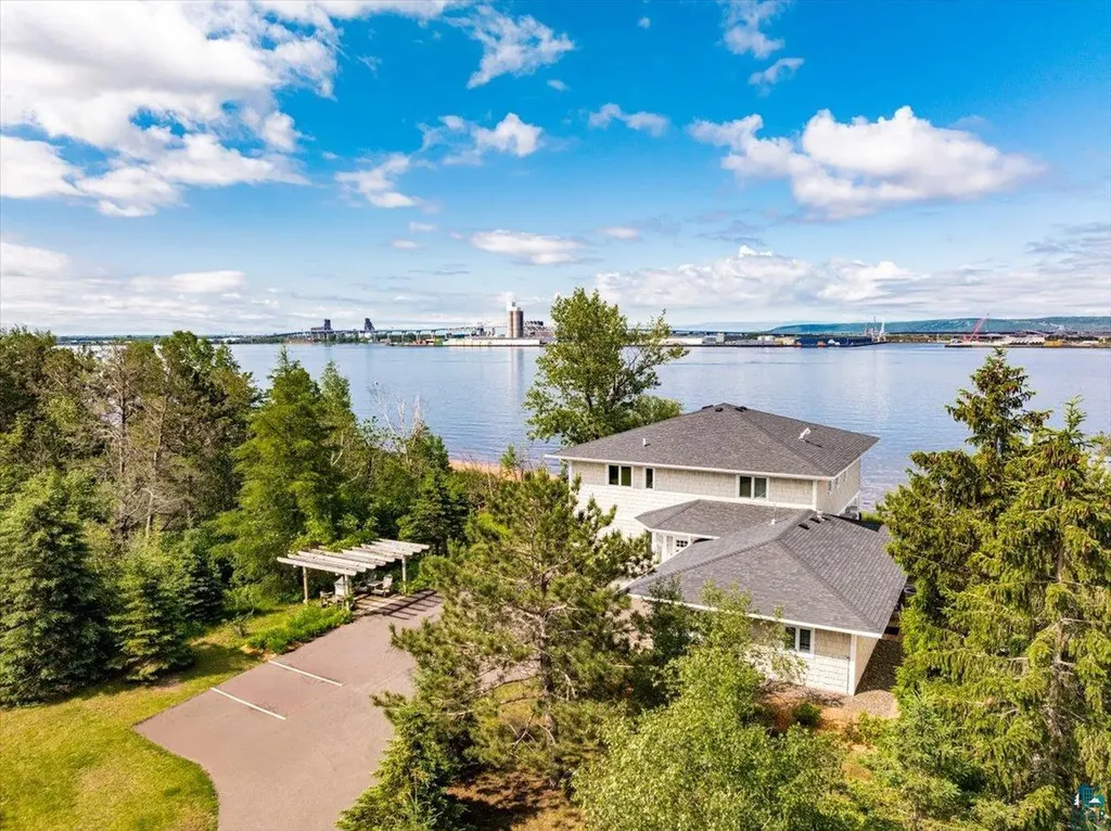 312 Harbor Point Creek Duluth MN 55802