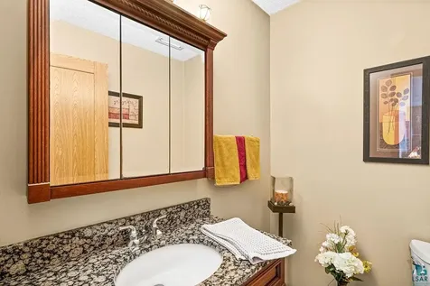 3241 Commonwealth Avenue Duluth MN 55808