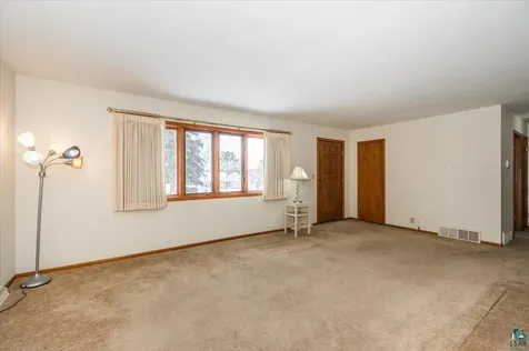 129 Artavia Street Duluth MN 55811