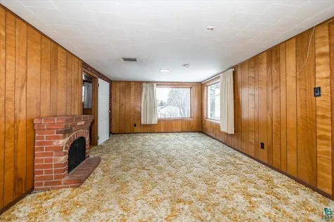 129 Artavia Street Duluth MN 55811