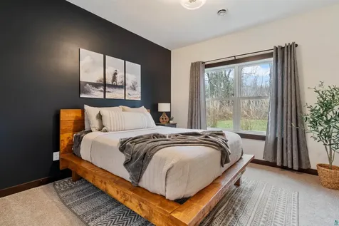59 E Riverside Road Esko MN 55733