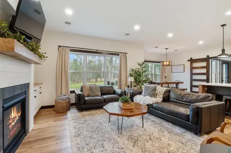 59 E Riverside Road Esko MN 55733