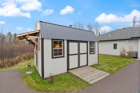 59 E Riverside Road Esko MN 55733