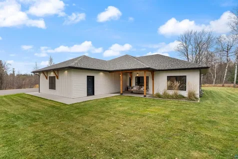 59 E Riverside Road Esko MN 55733