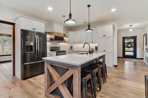 59 E Riverside Road Esko MN 55733