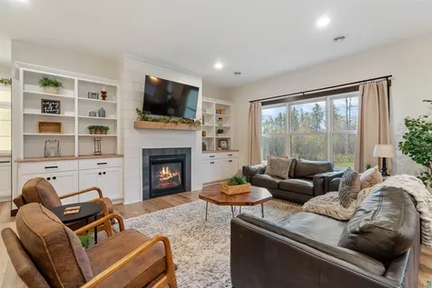 59 E Riverside Road Esko MN 55733