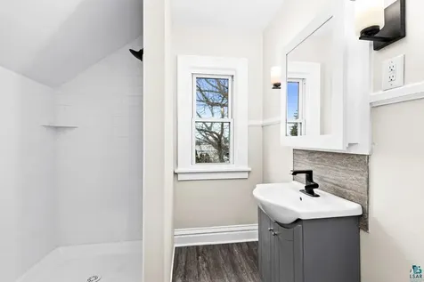 3916 W 4th Street Duluth MN 55807