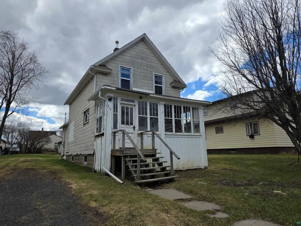 313 W Minnesota Avenue Gilbert MN 55741