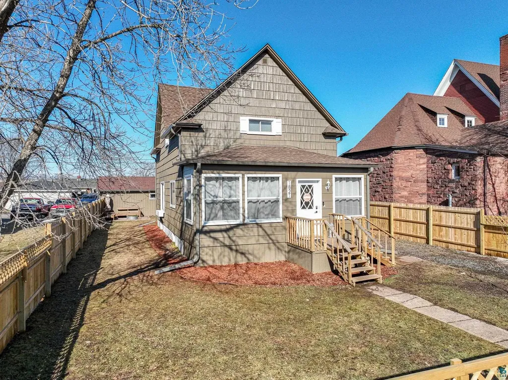 1821 E 4th Street Superior WI 54880
