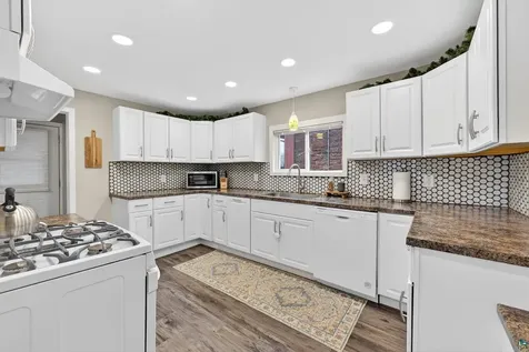 1821 E 4th Street Superior WI 54880