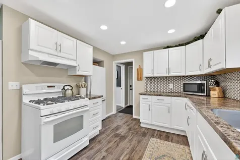 1821 E 4th Street Superior WI 54880