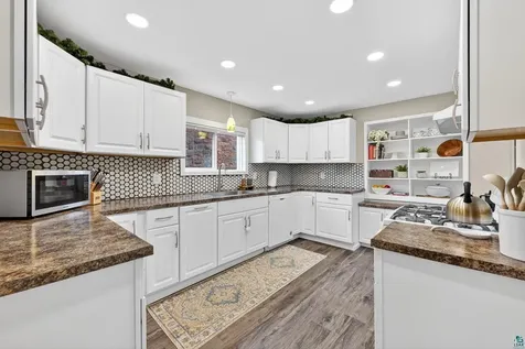 1821 E 4th Street Superior WI 54880