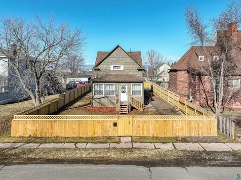 1821 E 4th Street Superior WI 54880
