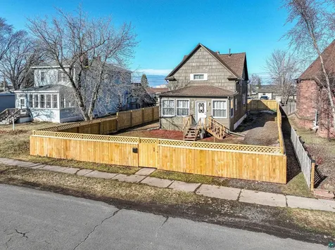 1821 E 4th Street Superior WI 54880