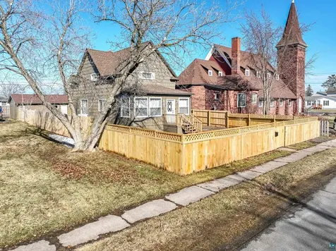 1821 E 4th Street Superior WI 54880