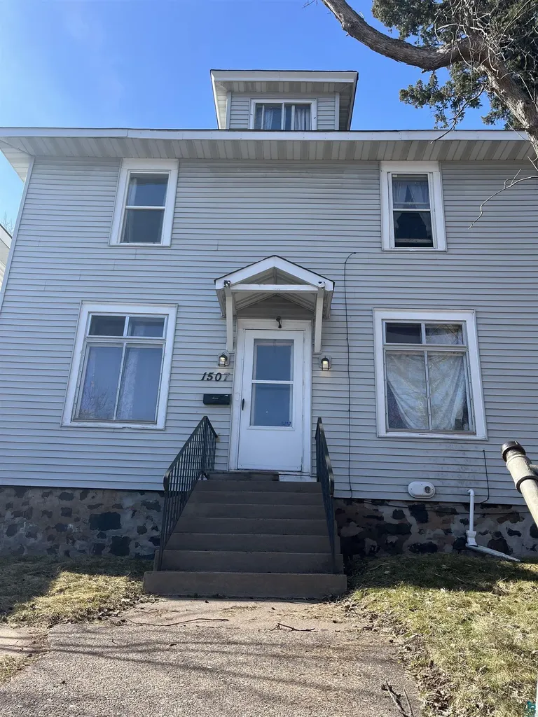 1507 E 4th Street Duluth MN 55812