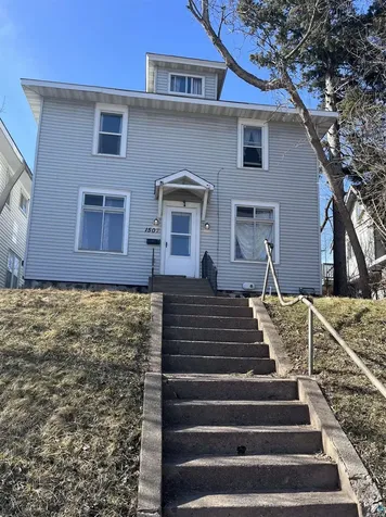 1507 E 4th Street Duluth MN 55812
