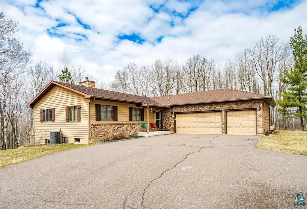 5203 Country Road Hermantown MN 55810