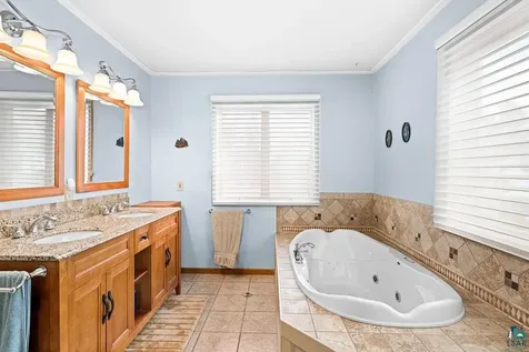 5203 Country Road Hermantown MN 55810