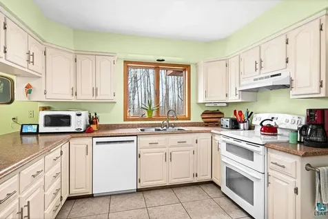 5203 Country Road Hermantown MN 55810