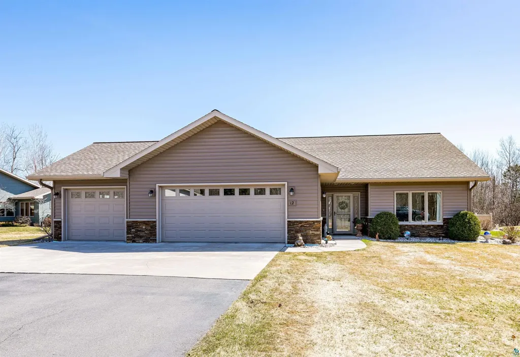 12 Amber Lane Esko MN 55733