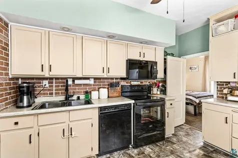 411 N 52nd Avenue W Duluth MN 55807