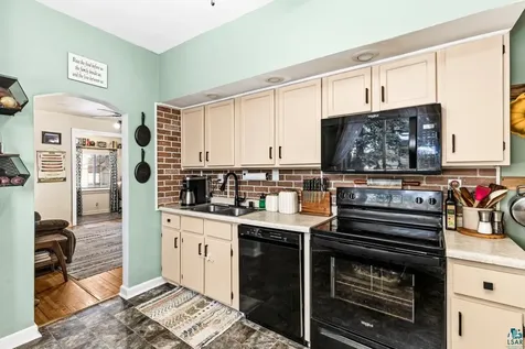 411 N 52nd Avenue W Duluth MN 55807