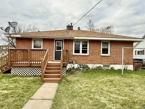 211 NW 10th Street Chisholm MN 55719