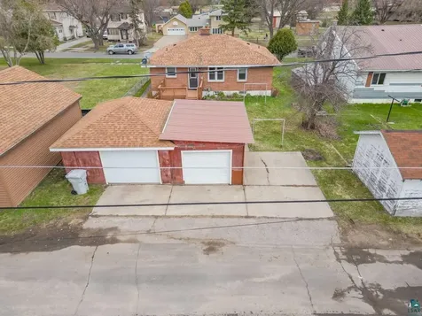211 NW 10th Street Chisholm MN 55719